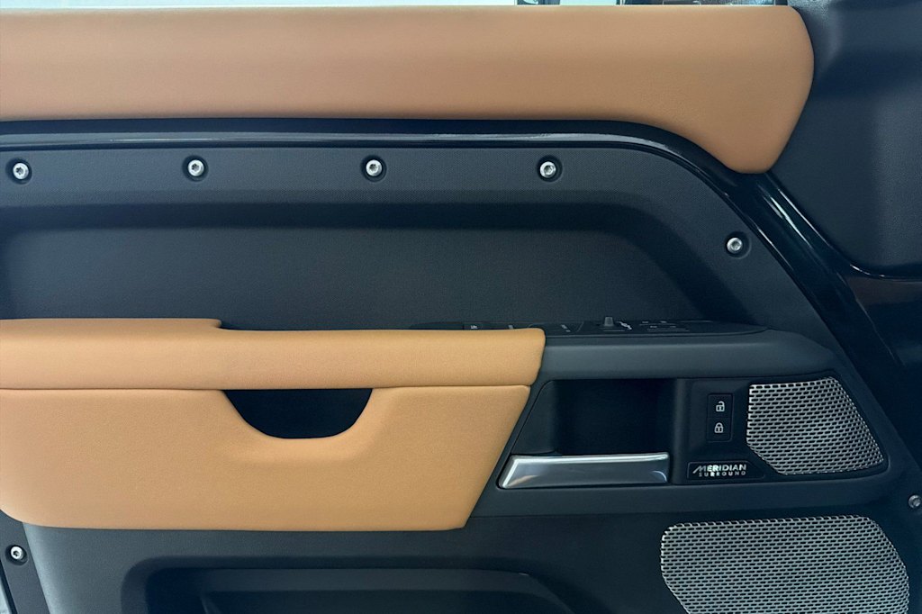 Thumbnail: 2024 Land Rover Defender - 20