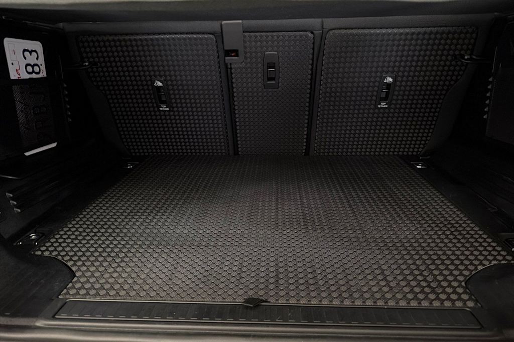 Thumbnail: 2025 Land Rover Defender - 15