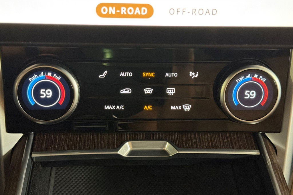 Thumbnail: 2023 Land Rover Range Rover - 24