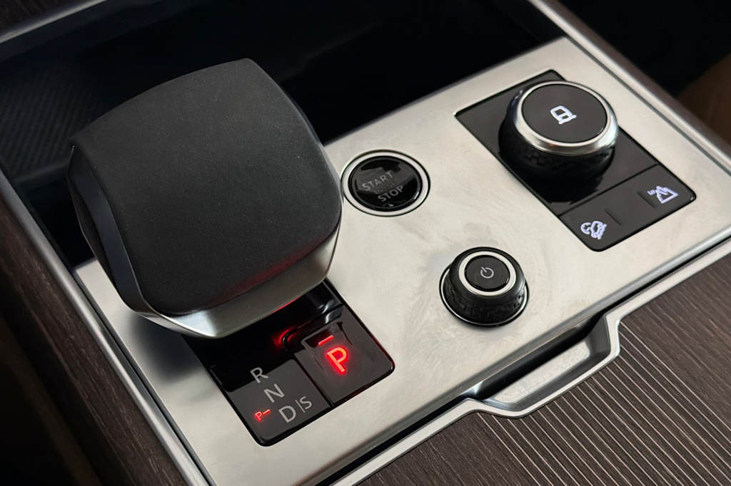 Thumbnail: 2023 Land Rover Range Rover - 14