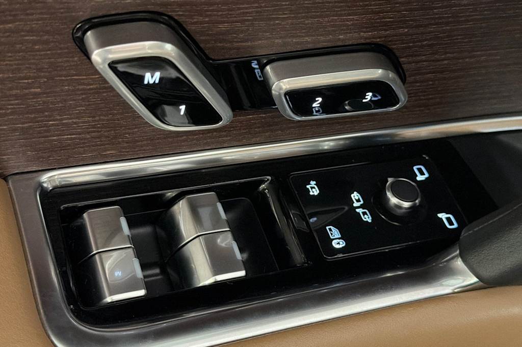 Thumbnail: 2023 Land Rover Range Rover - 22