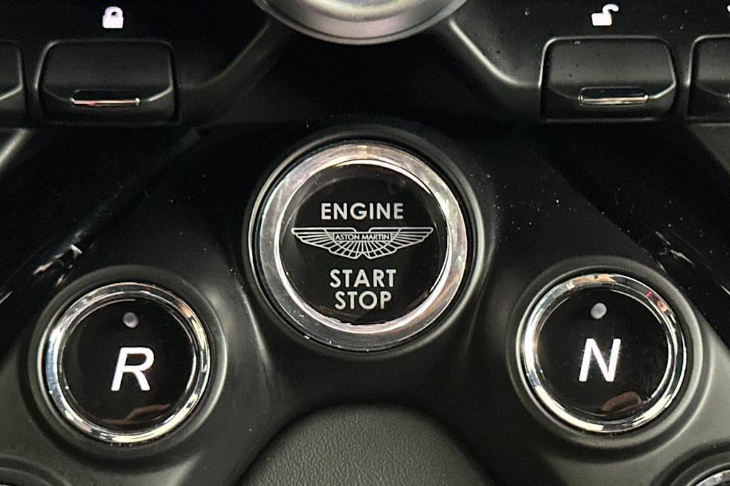2022 Aston Martin Vantage  24