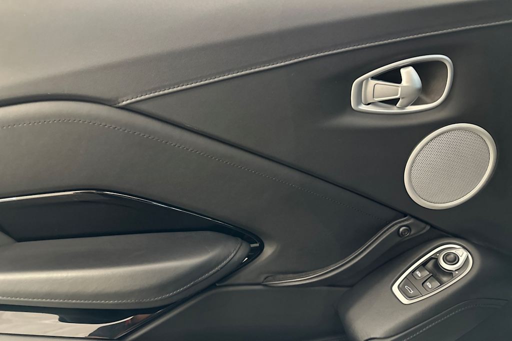 2022 Aston Martin Vantage  20