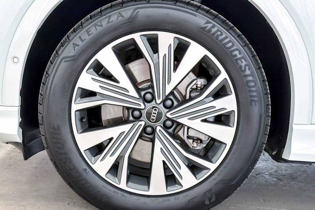 Thumbnail: 2023 Audi Q4 e-tron - 8