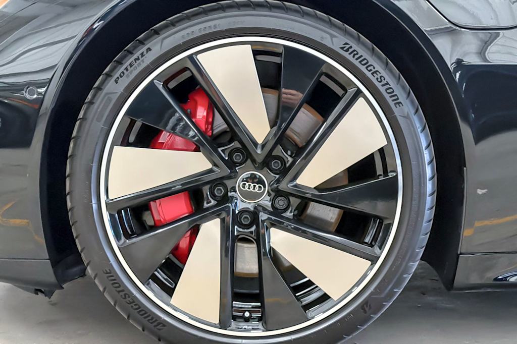 Thumbnail: 2025 Audi e-tron GT - 8