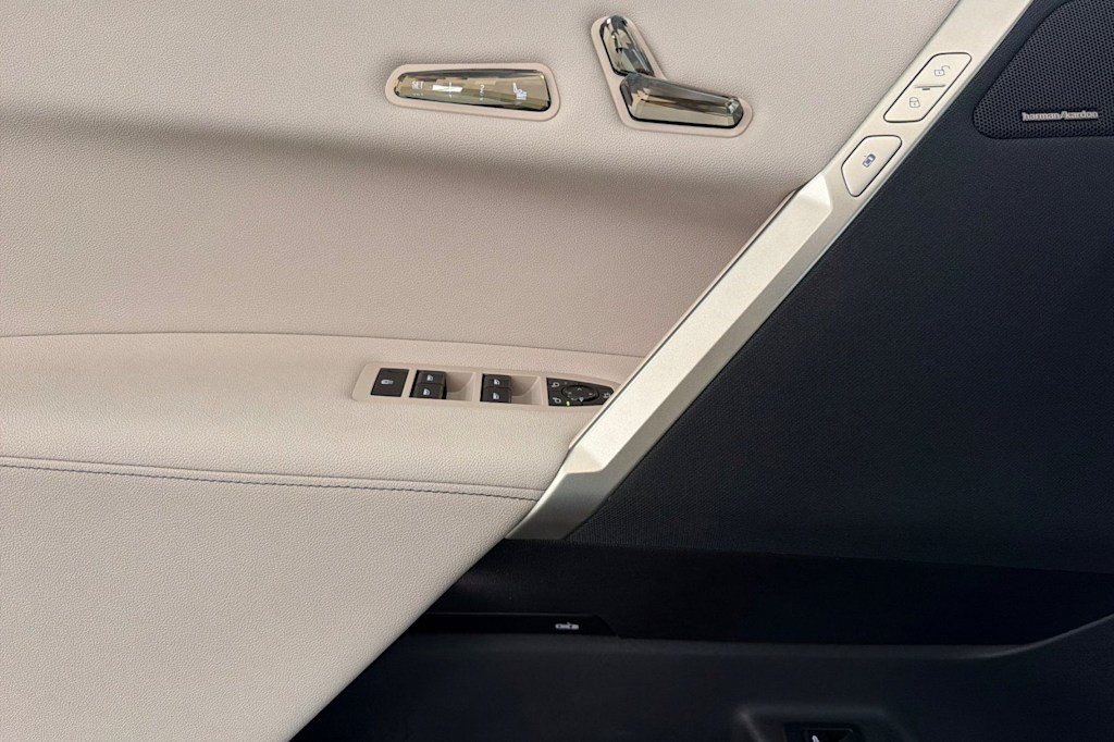 Thumbnail: 2023 BMW iX - 7