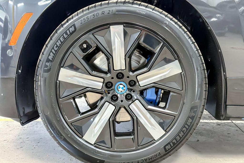 Thumbnail: 2023 BMW iX - 8