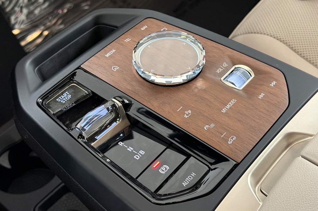 Thumbnail: 2023 BMW iX - 14