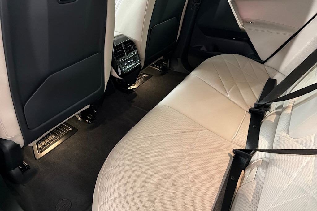 Thumbnail: 2023 BMW iX - 10