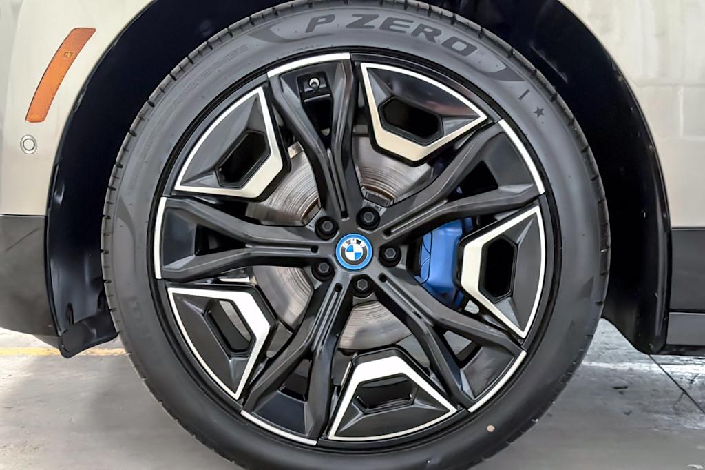 Thumbnail: 2024 BMW iX - 8