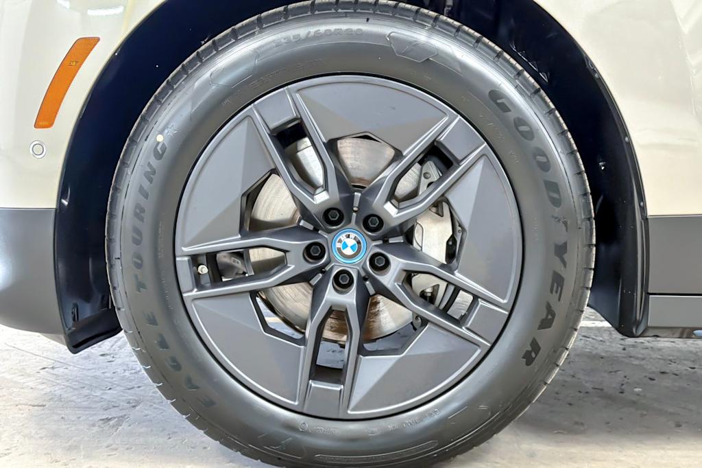 Thumbnail: 2024 BMW iX - 8