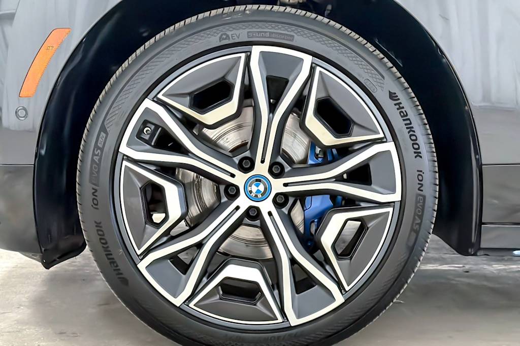Thumbnail: 2024 BMW iX - 8