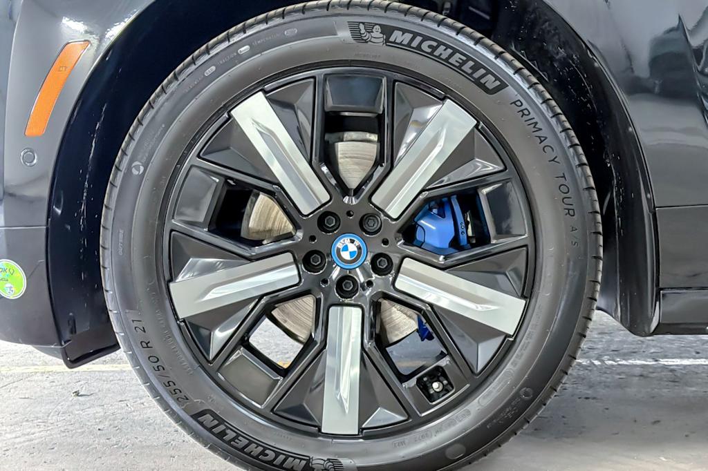 Thumbnail: 2023 BMW iX - 8