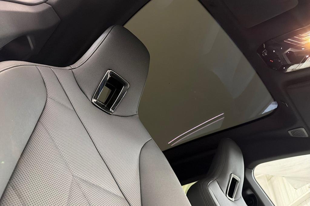 Thumbnail: 2024 BMW iX - 23