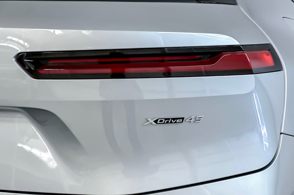 Thumbnail: 2026 BMW iX - 7