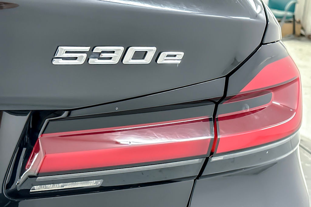 Thumbnail: 2023 BMW 5 Series - 26