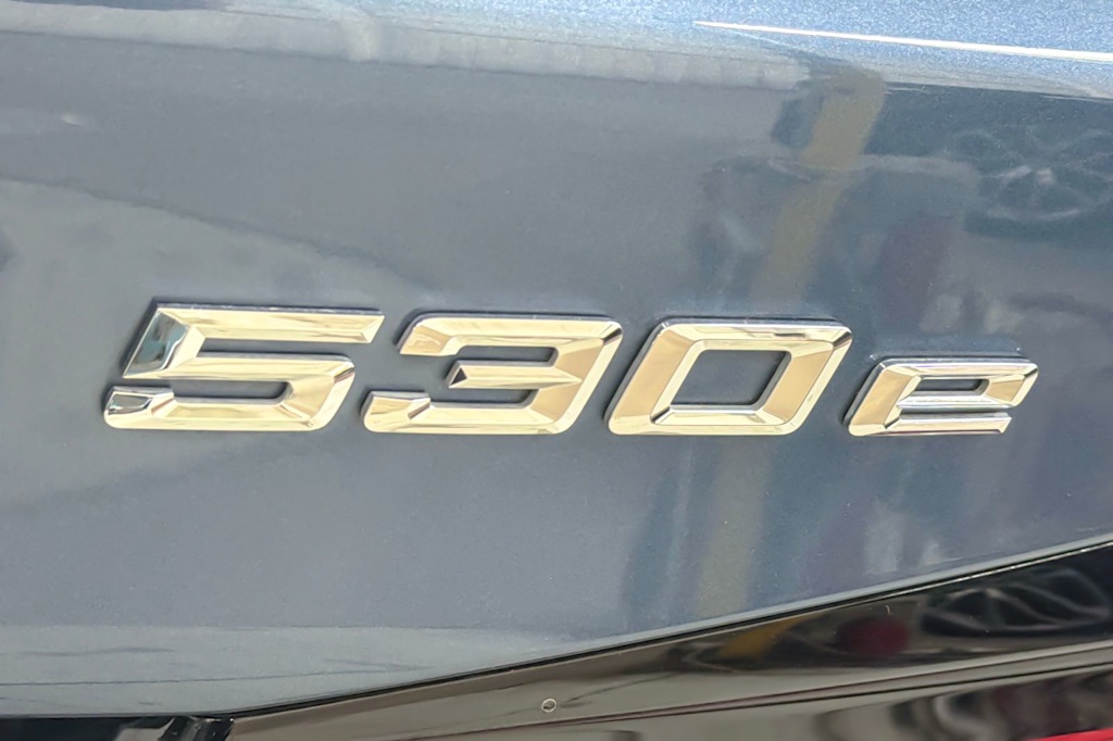 Thumbnail: 2023 BMW 5 Series - 7