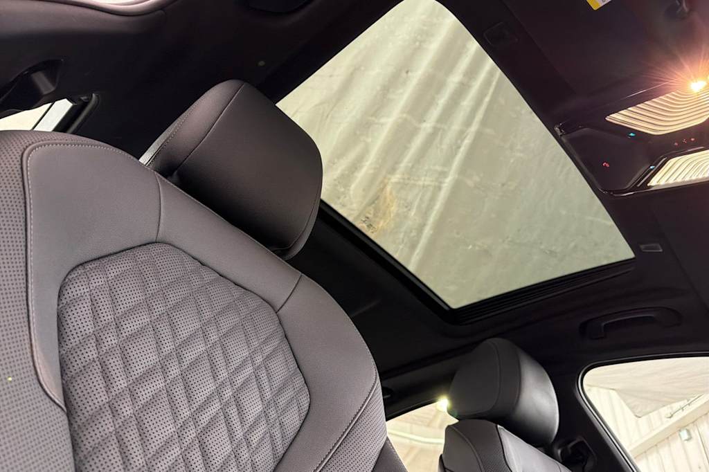 Thumbnail: 2023 BMW 5 Series - 22