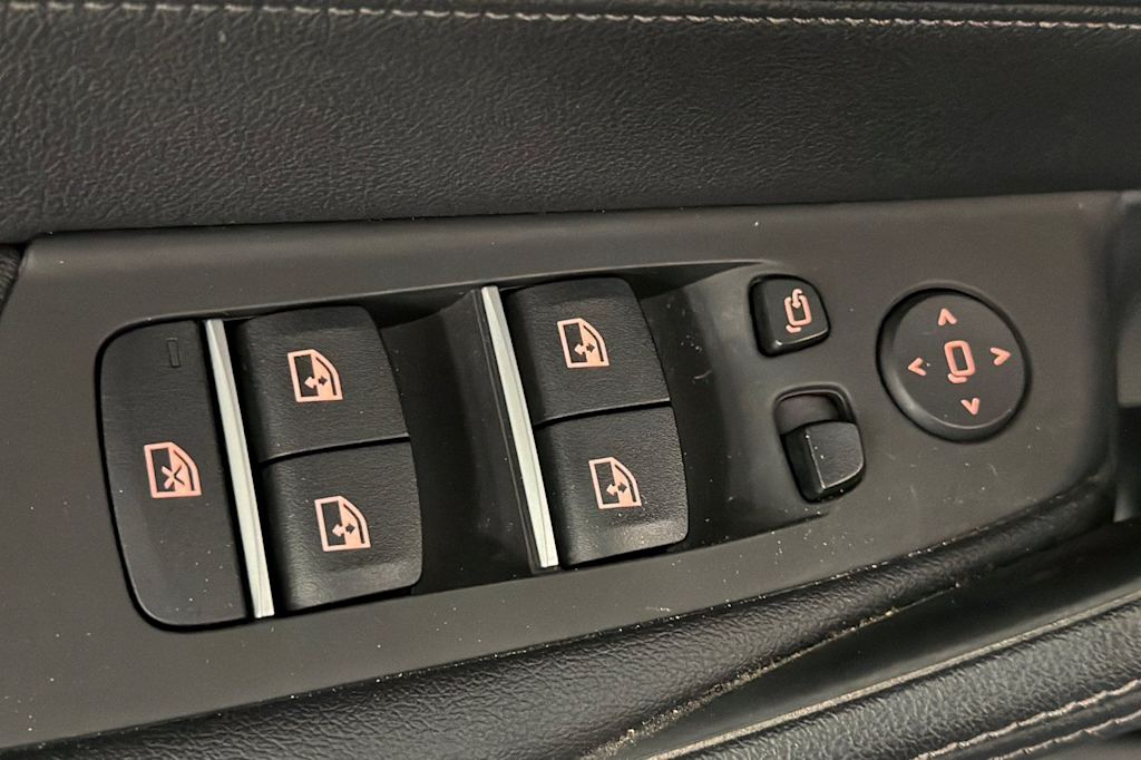 Thumbnail: 2023 BMW 5 Series - 21