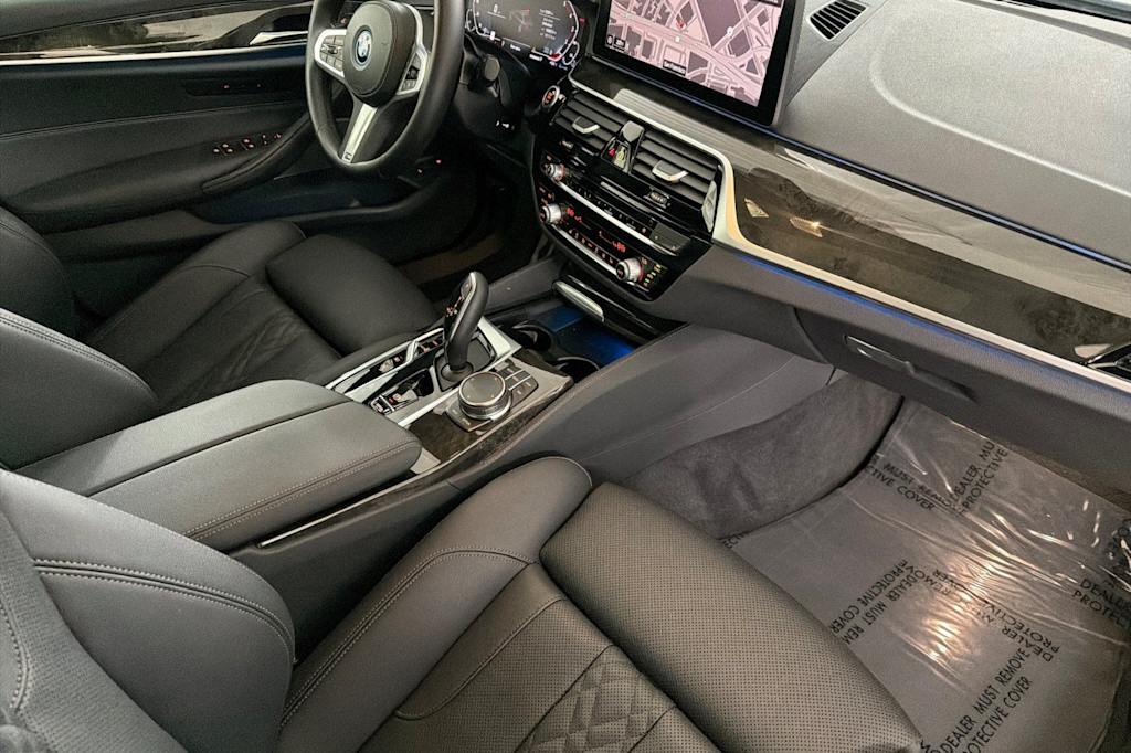 Thumbnail: 2023 BMW 5 Series - 12