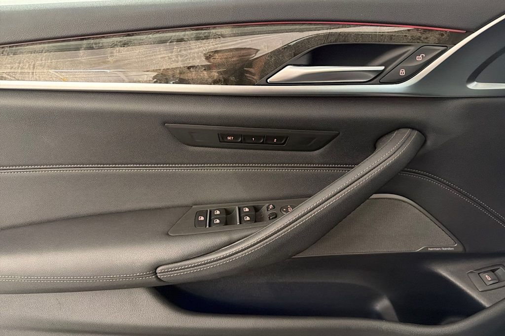 Thumbnail: 2023 BMW 5 Series - 20