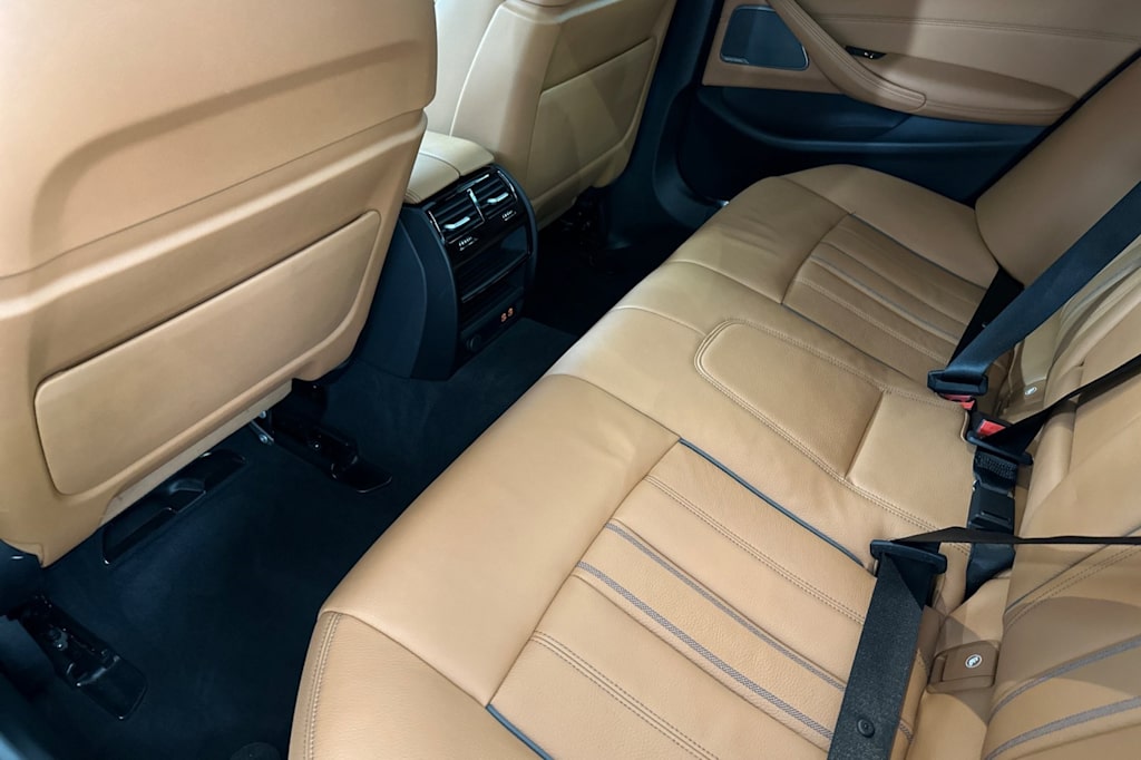 2023 BMW 5 Series 550i 10