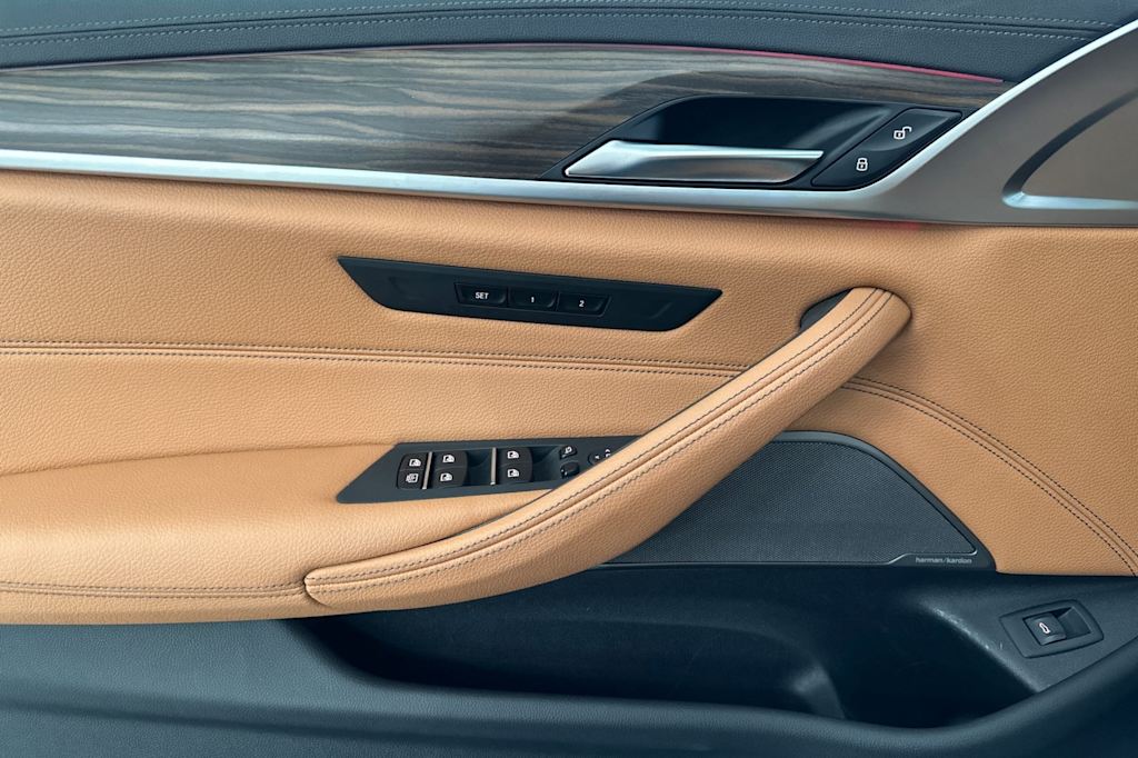 2023 BMW 5 Series 550i 19