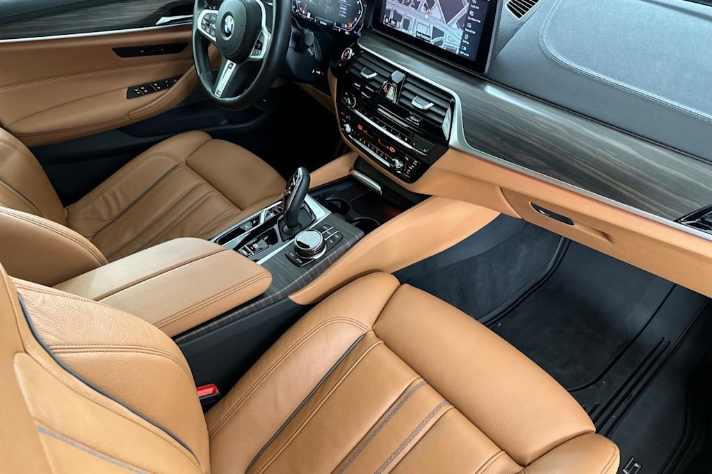 2023 BMW 5 Series 550i 12