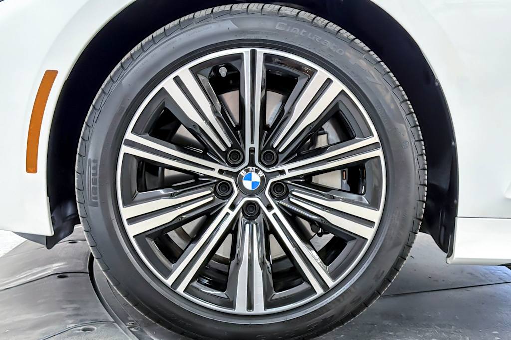 Thumbnail: 2026 BMW 3 Series - 8