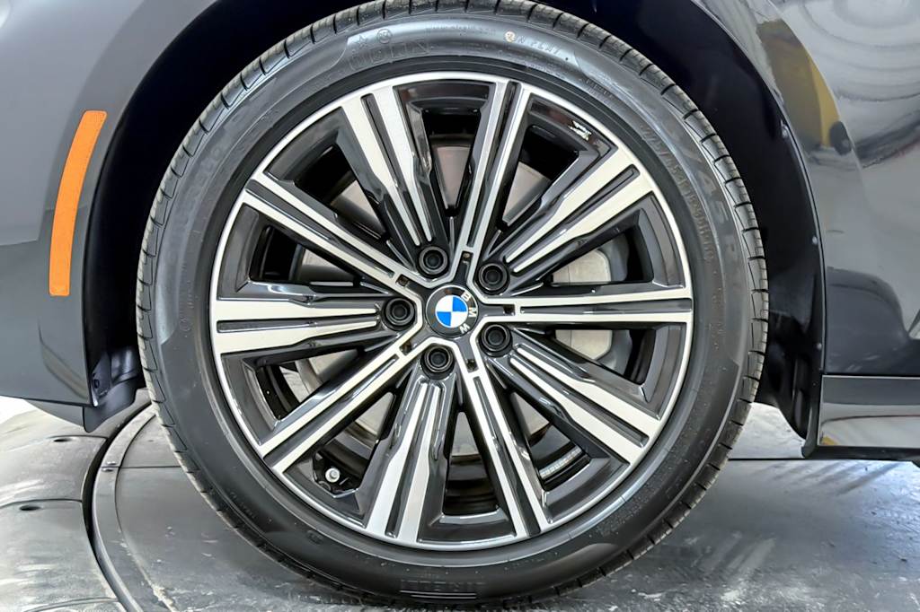 Thumbnail: 2026 BMW 3 Series - 8