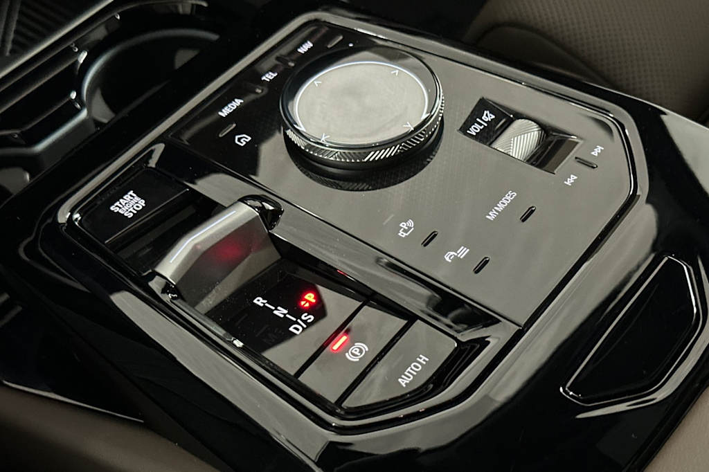 Thumbnail: 2025 BMW 5 Series - 14