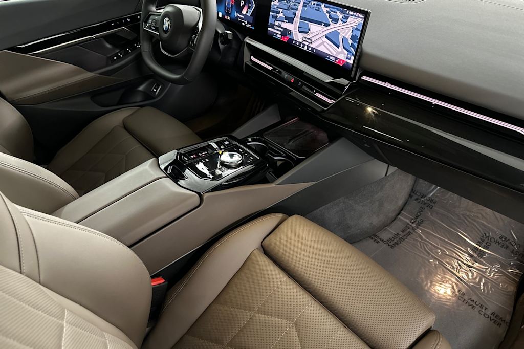 Thumbnail: 2025 BMW 5 Series - 12