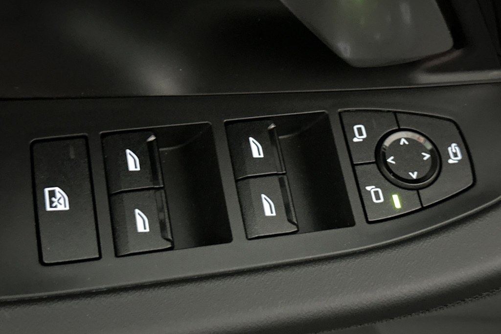 Thumbnail: 2025 BMW 5 Series - 22