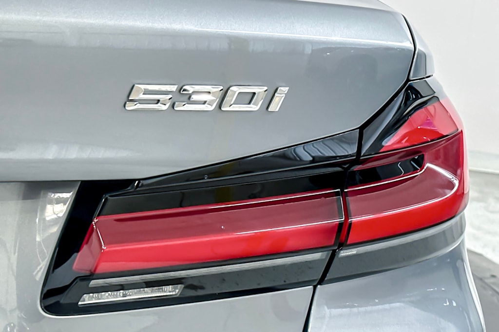 Thumbnail: 2023 BMW 5 Series - 27