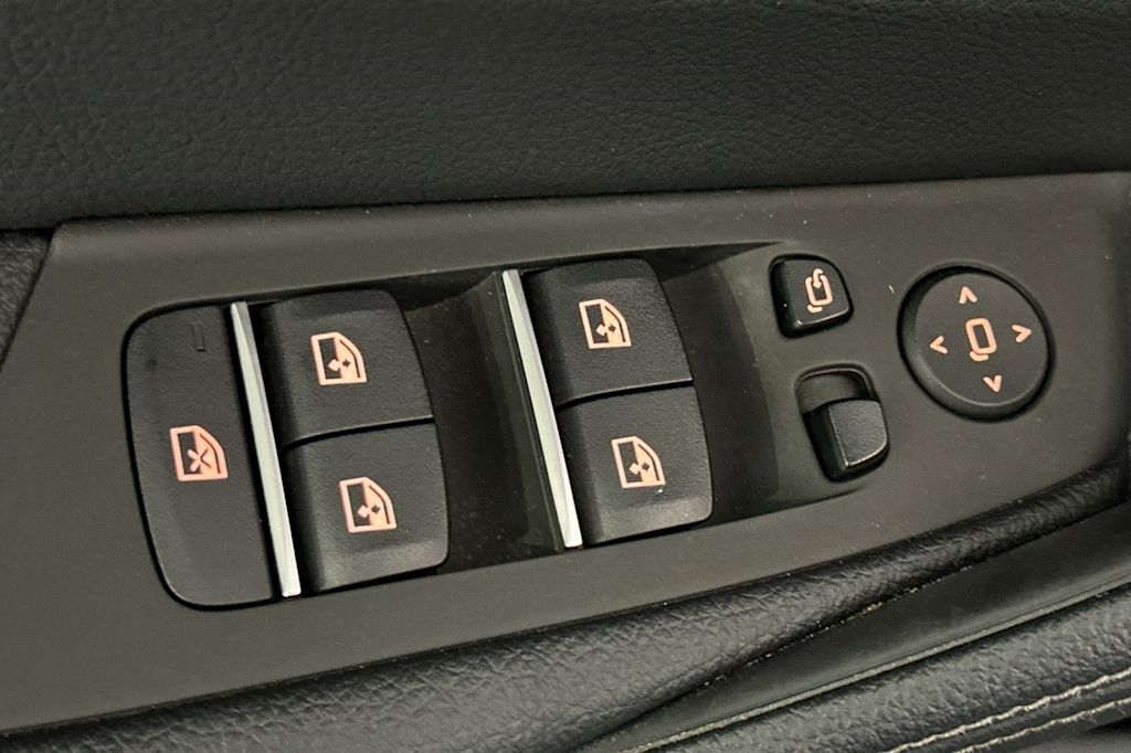 Thumbnail: 2023 BMW 5 Series - 20