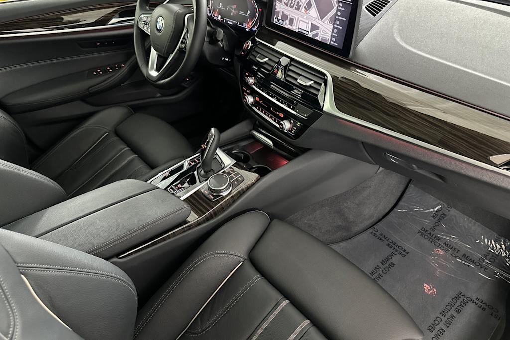 Thumbnail: 2023 BMW 5 Series - 11