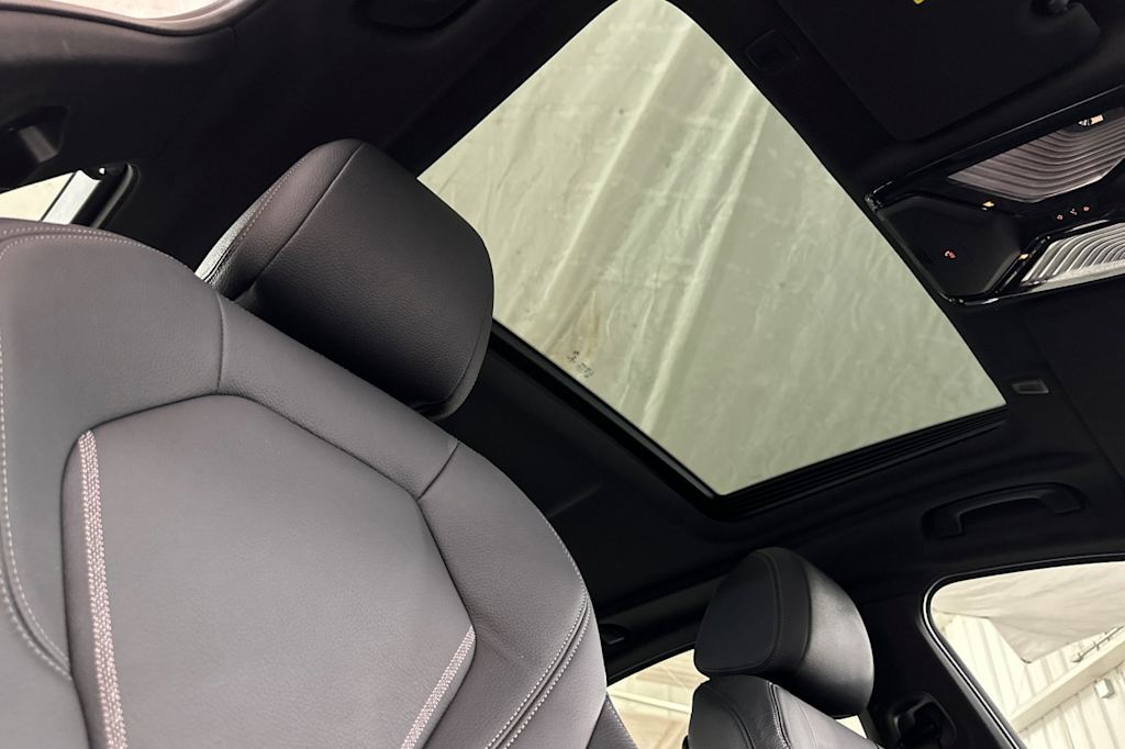 Thumbnail: 2023 BMW 5 Series - 21