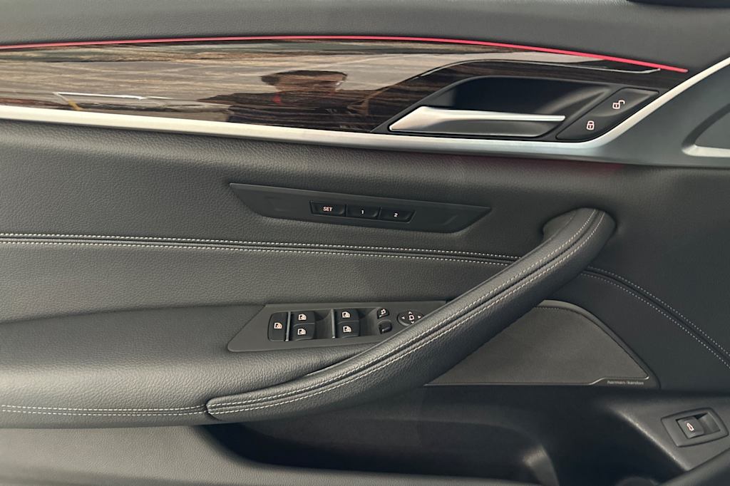 Thumbnail: 2023 BMW 5 Series - 19