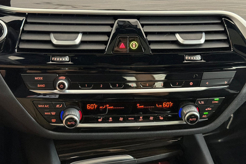 Thumbnail: 2023 BMW 5 Series - 25