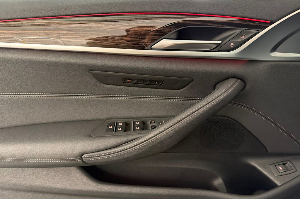 Thumbnail: 2023 BMW 5 Series - 20