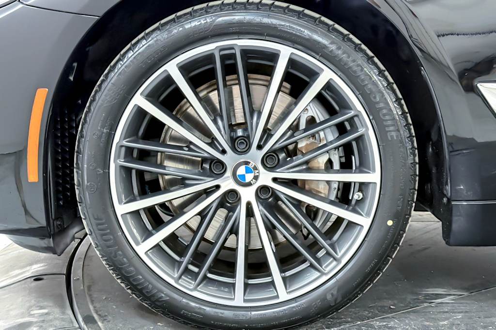 Thumbnail: 2023 BMW 5 Series - 8