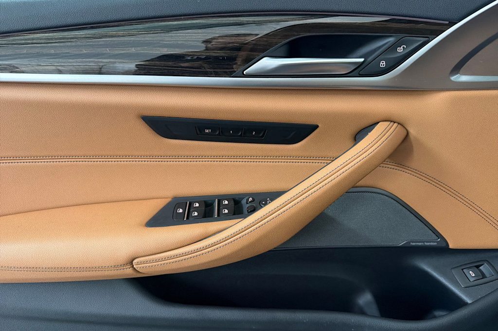 Thumbnail: 2023 BMW 5 Series - 20