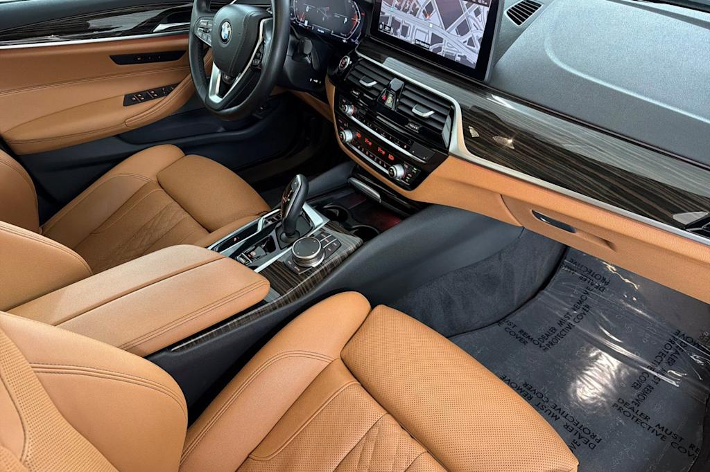 Thumbnail: 2023 BMW 5 Series - 12