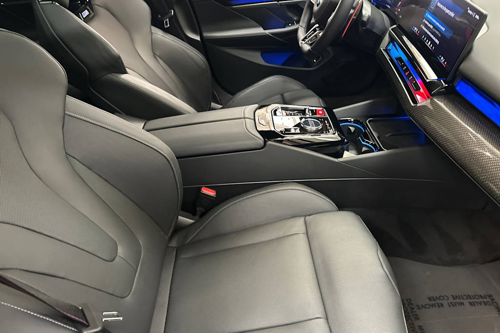 Thumbnail: 2025 BMW M5 - 10