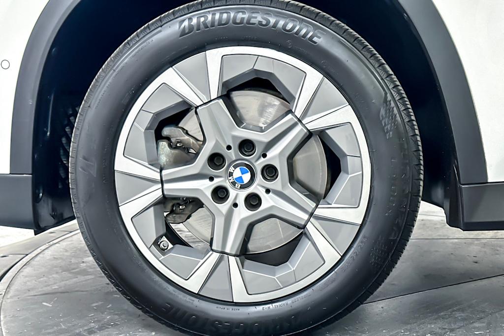 Thumbnail: 2023 BMW X1 - 8