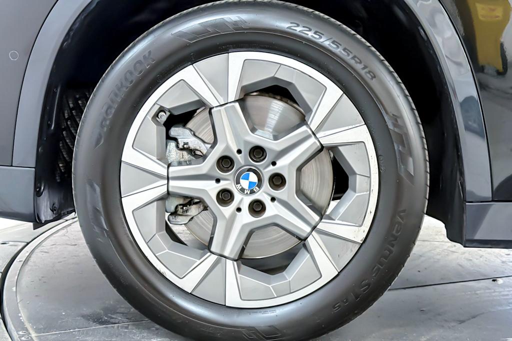 Thumbnail: 2023 BMW X1 - 8