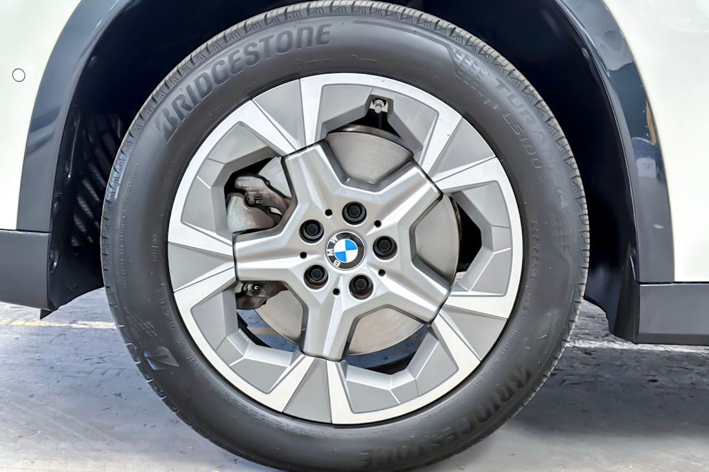 Thumbnail: 2023 BMW X1 - 8