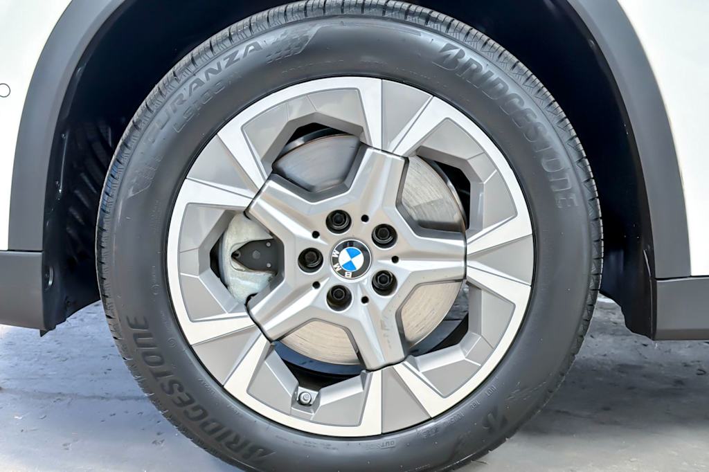 Thumbnail: 2023 BMW X1 - 8