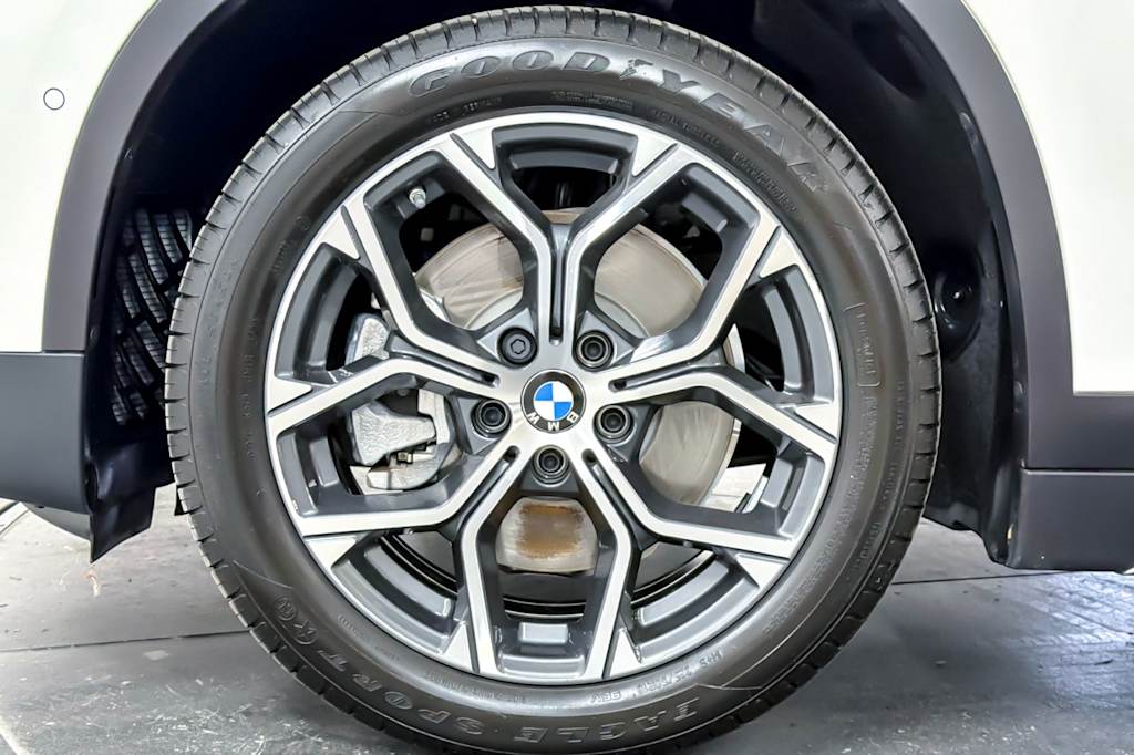 Thumbnail: 2021 BMW X1 - 8