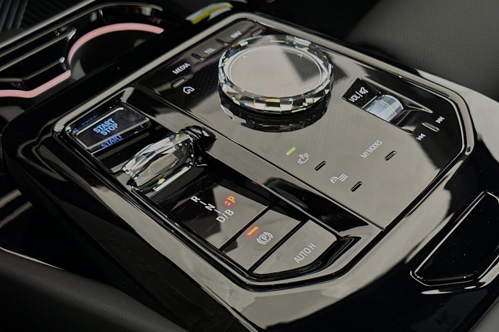 Thumbnail: 2025 BMW i5 - 13